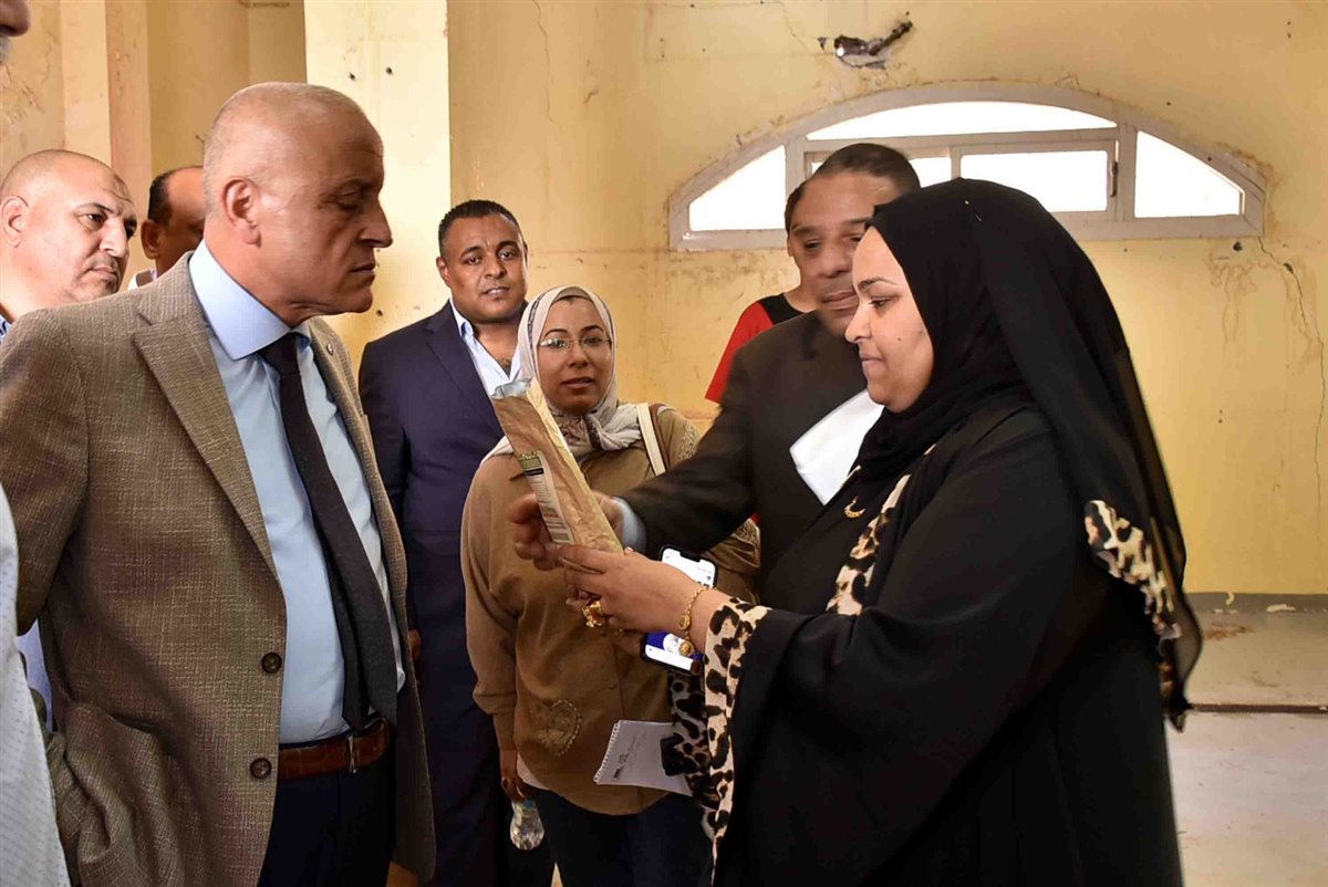 محافظ الأقصر يتفقد حاضنة الأعمال بطيبة