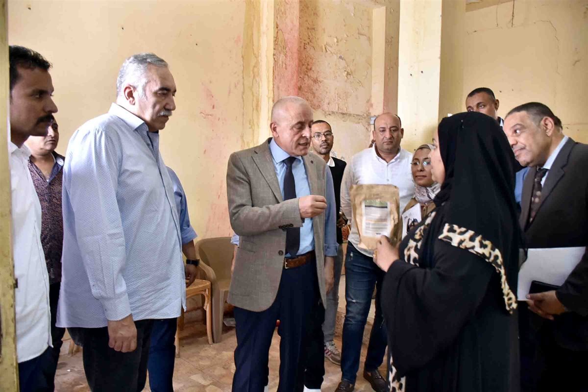 محافظ الأقصر يتفقد حاضنة الأعمال بطيبة