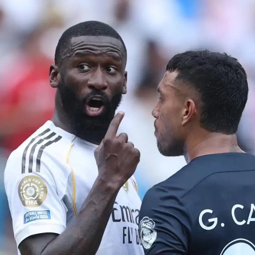 فيفا يفتح تحقيقًا مع لاعب باتشوكا بسبب روديجر مدافع ريال مدريد