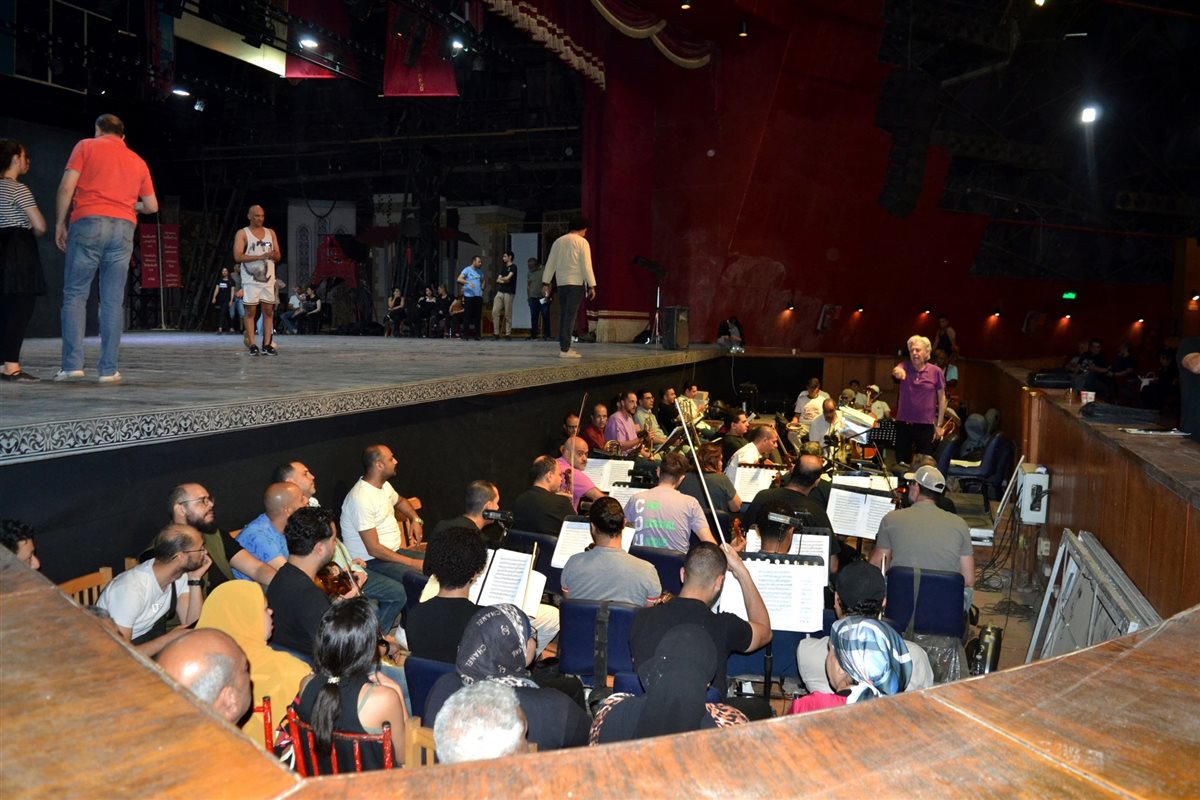 لقطات من استعدادات حفل لؤي ومصطفى شوقي بقيادة المايسترو سليم سحاب بمسرح البالون