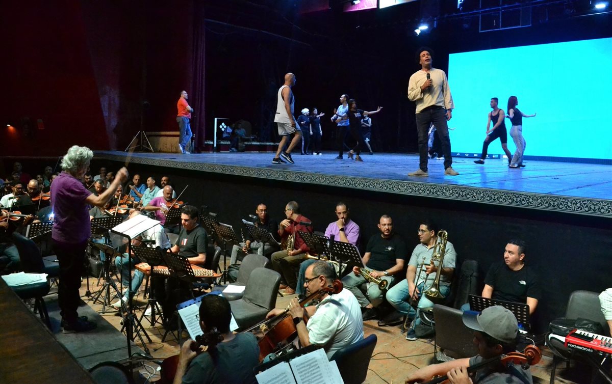 لقطات من استعدادات حفل لؤي ومصطفى شوقي بقيادة المايسترو سليم سحاب بمسرح البالون