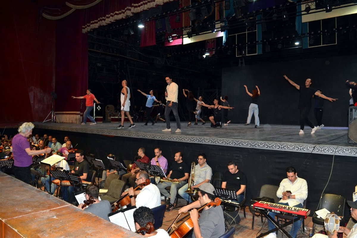 لقطات من استعدادات حفل لؤي ومصطفى شوقي بقيادة المايسترو سليم سحاب بمسرح البالون