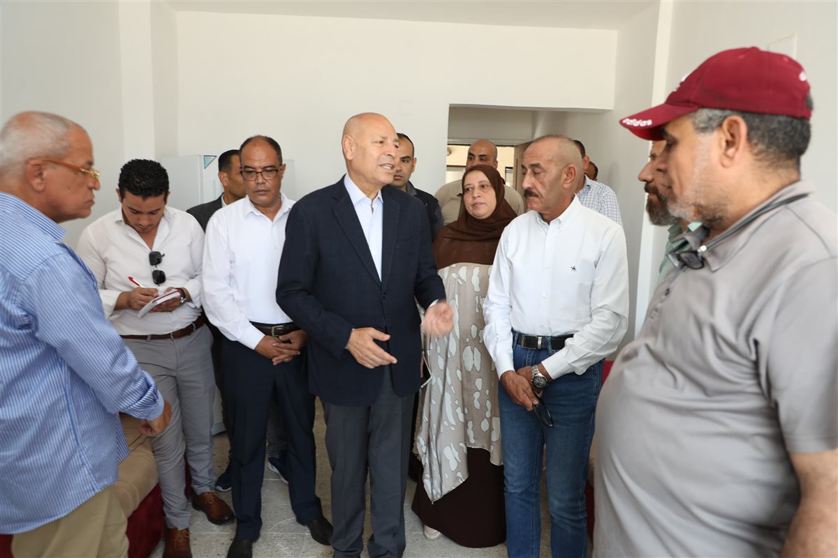 محافظ القاهرة يزور الأسر المتضررة من انهيار عقاري حدائق القبة بعد تسكينهم بوحدات بديلة 