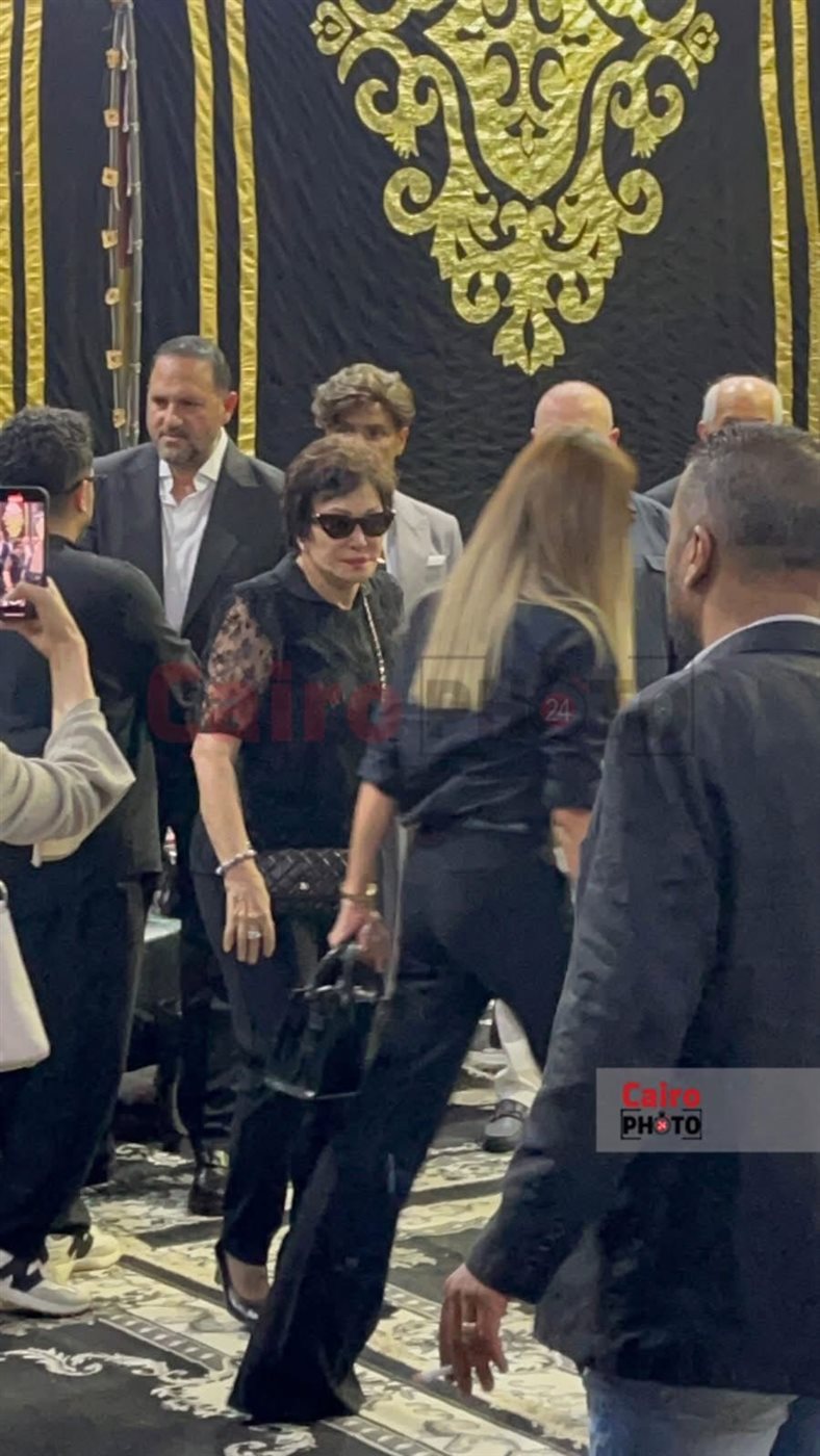  نجوم الفن والإعلام  في عزاء والد الفنان تامر عبدالمنعم 