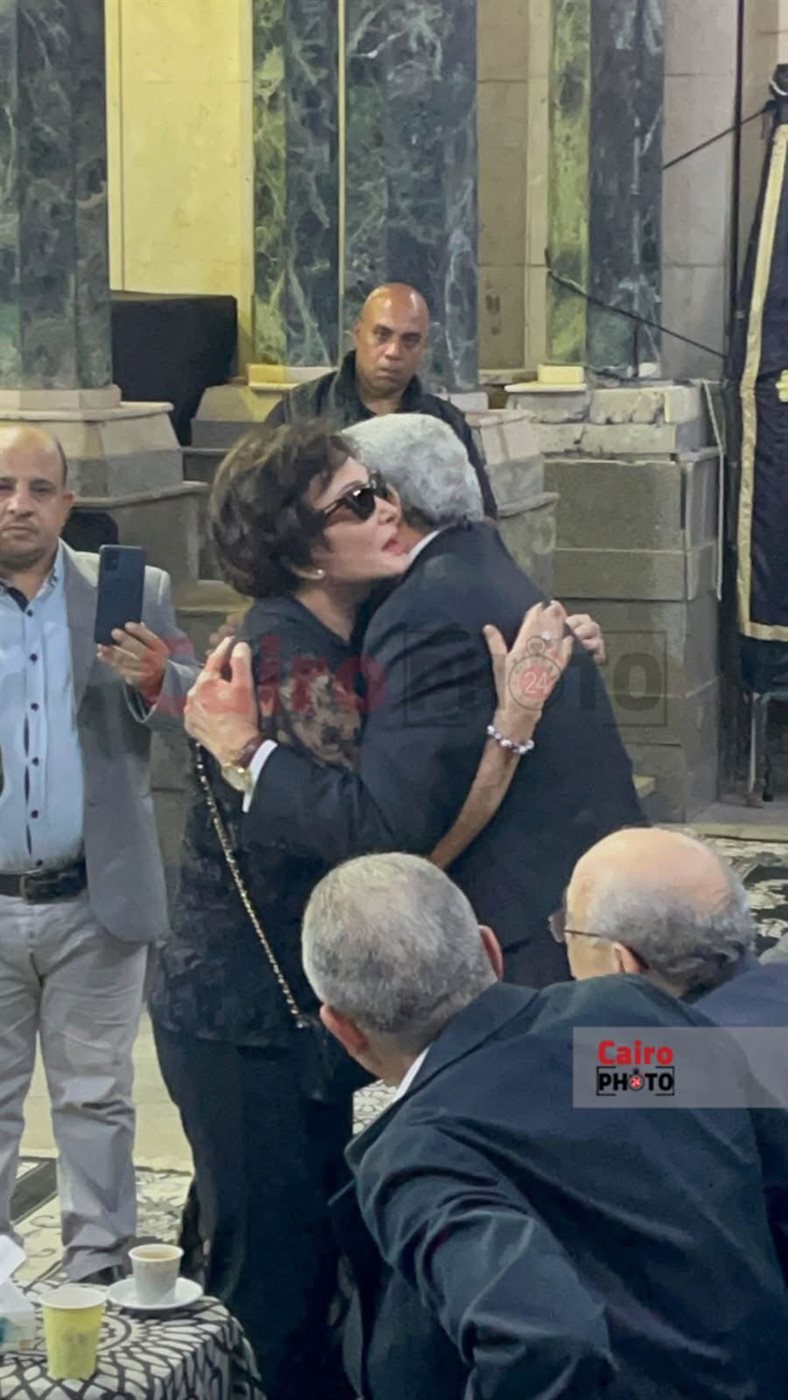  نجوم الفن والإعلام  في عزاء والد الفنان تامر عبدالمنعم 