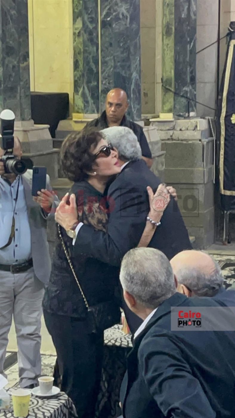  نجوم الفن والإعلام  في عزاء والد الفنان تامر عبدالمنعم 