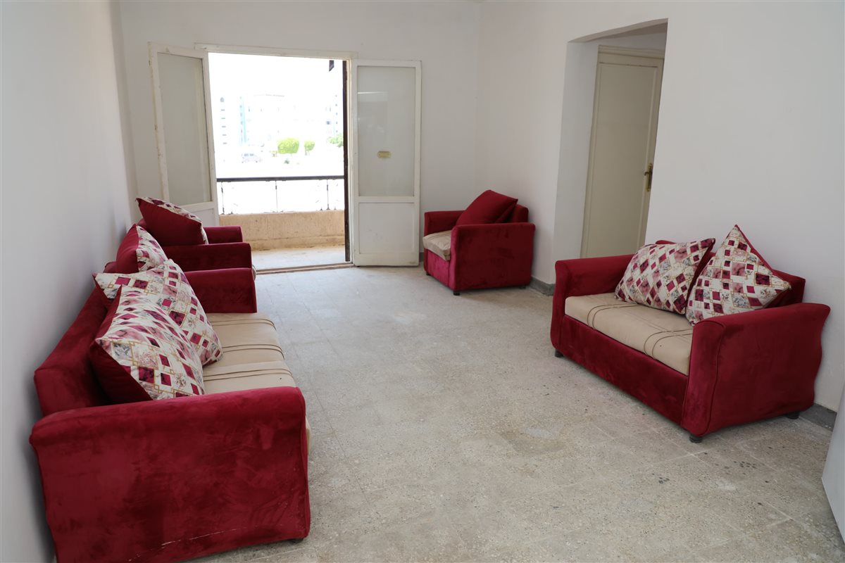 محافظ القاهرة يزور الأسر المتضررة من انهيار عقاري حدائق القبة بعد تسكينهم بوحدات بديلة 