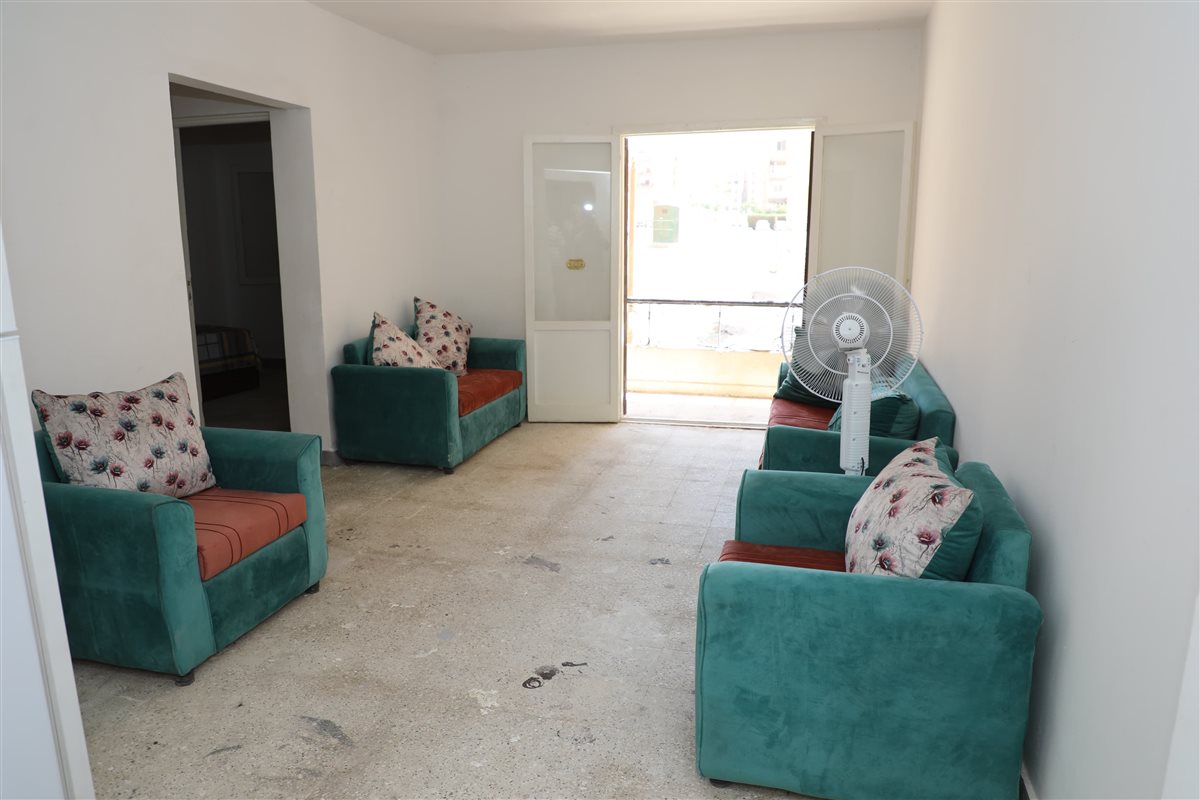 محافظ القاهرة يزور الأسر المتضررة من انهيار عقاري حدائق القبة بعد تسكينهم بوحدات بديلة 