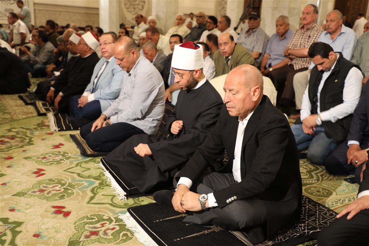 ووزيرا الأوقاف والعمل محافظ القاهرة يؤدون الجمعة ويحتفلون بالعام الهجري بمسجد السيدة نفيسة
