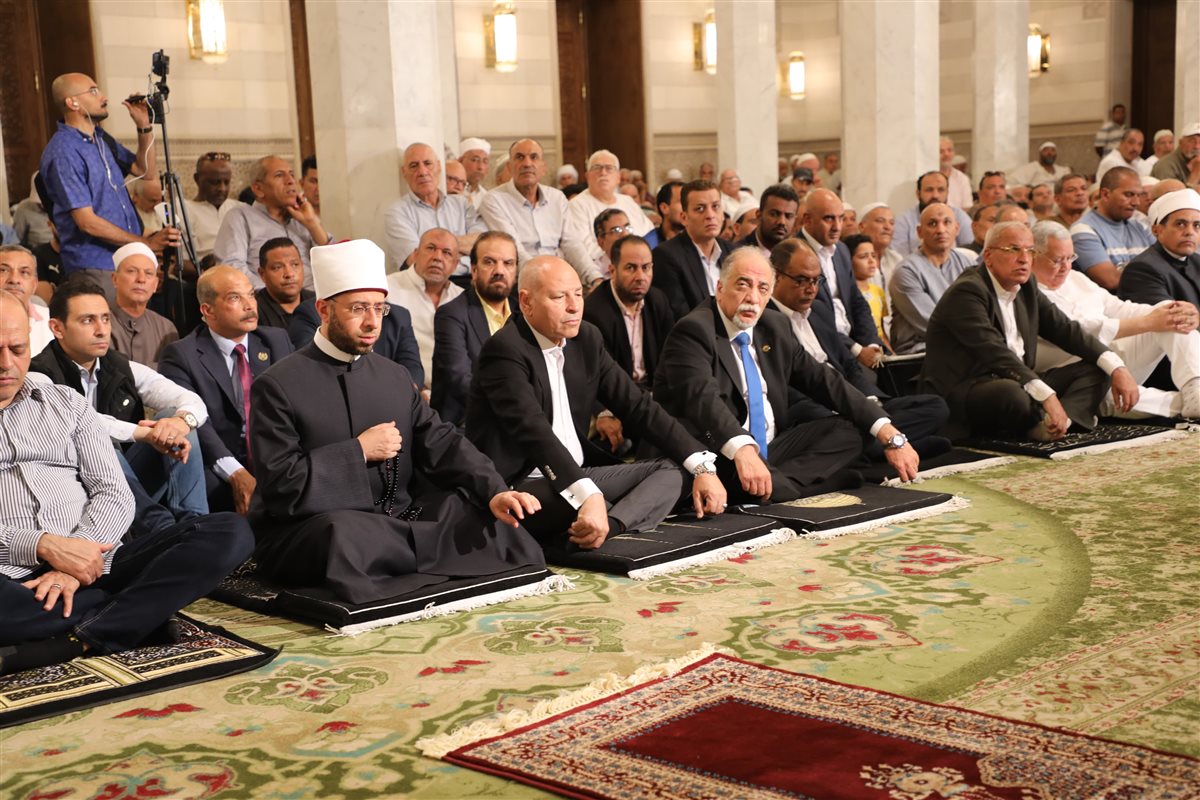 ووزيرا الأوقاف والعمل محافظ القاهرة يؤدون الجمعة ويحتفلون بالعام الهجري بمسجد السيدة نفيسة