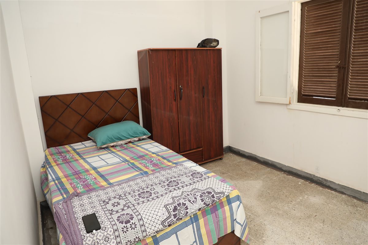 محافظ القاهرة يزور الأسر المتضررة من انهيار عقاري حدائق القبة بعد تسكينهم بوحدات بديلة 