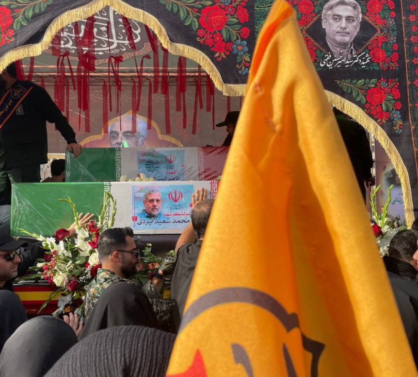 الإيرانيون يشيعون القادة والعلماء النوويين