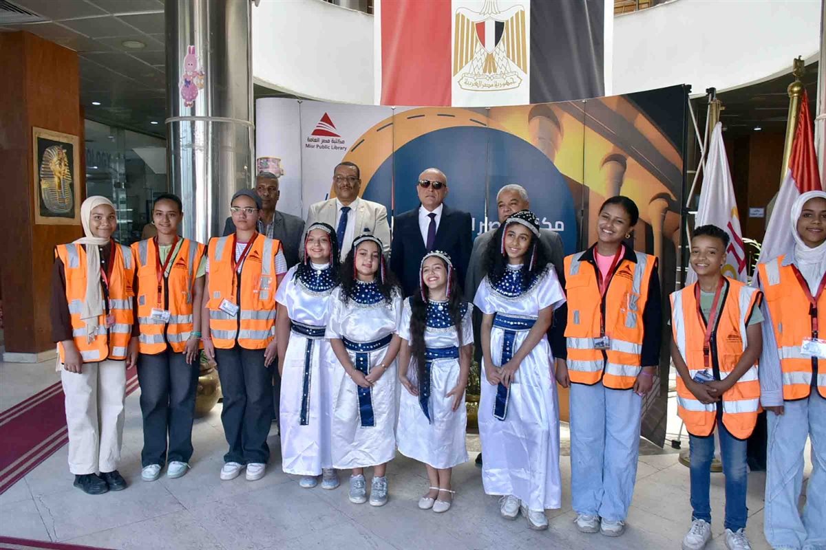 محافظ الأقصر يكرم اوائل الشهادة الاعدادية بالأقصر