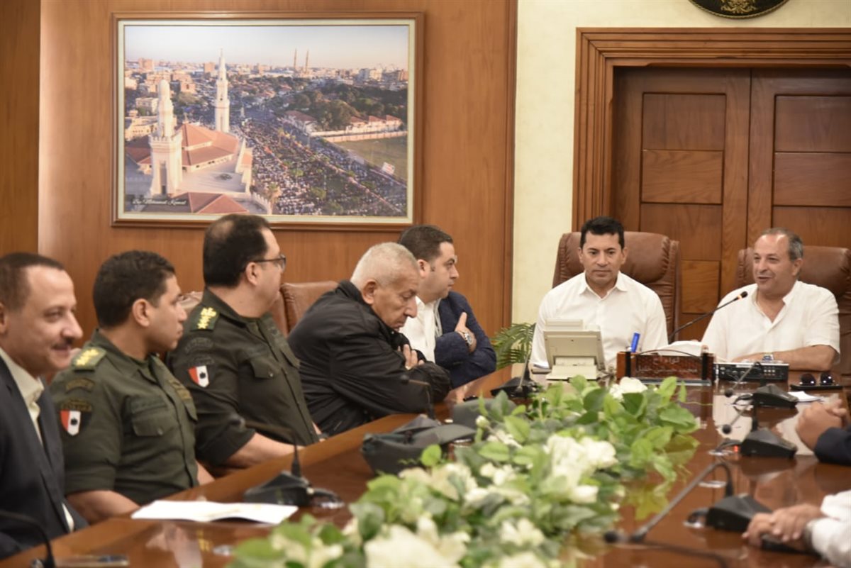 أبو علي يحضر اجتماع وزير الرياضة ومحافظ بورسعيد لمناقشة مشروع نادي المصري الجديد