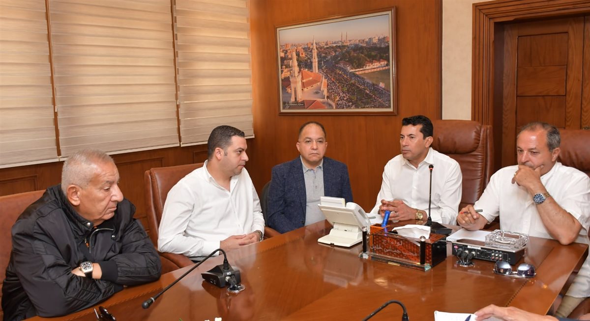 أبو علي يحضر اجتماع وزير الرياضة ومحافظ بورسعيد لمناقشة مشروع نادي المصري الجديد