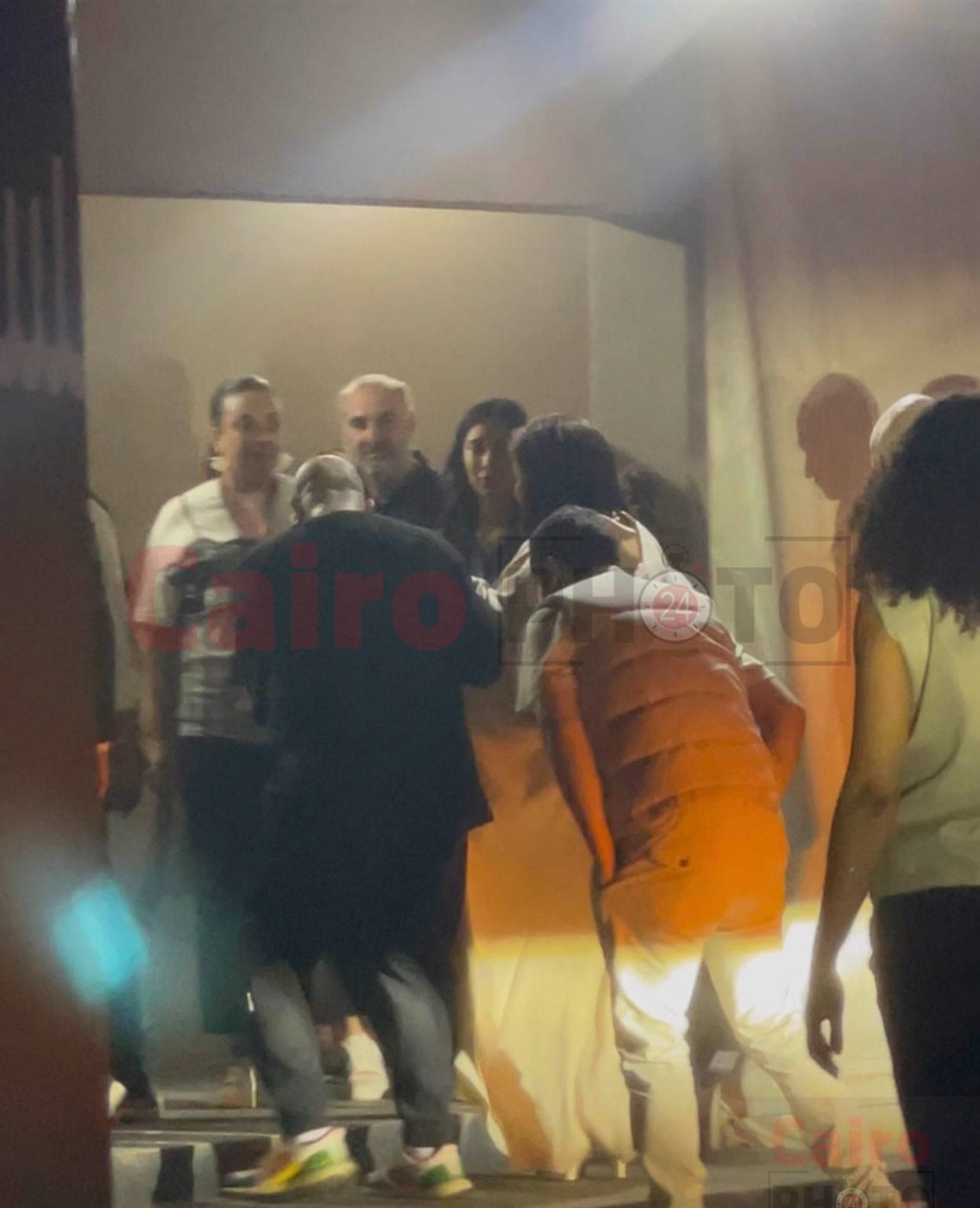 لحظة وصول شيرين عبد الوهاب إلى مسرح حفلها بمهرجان موازين رفقة بناتها