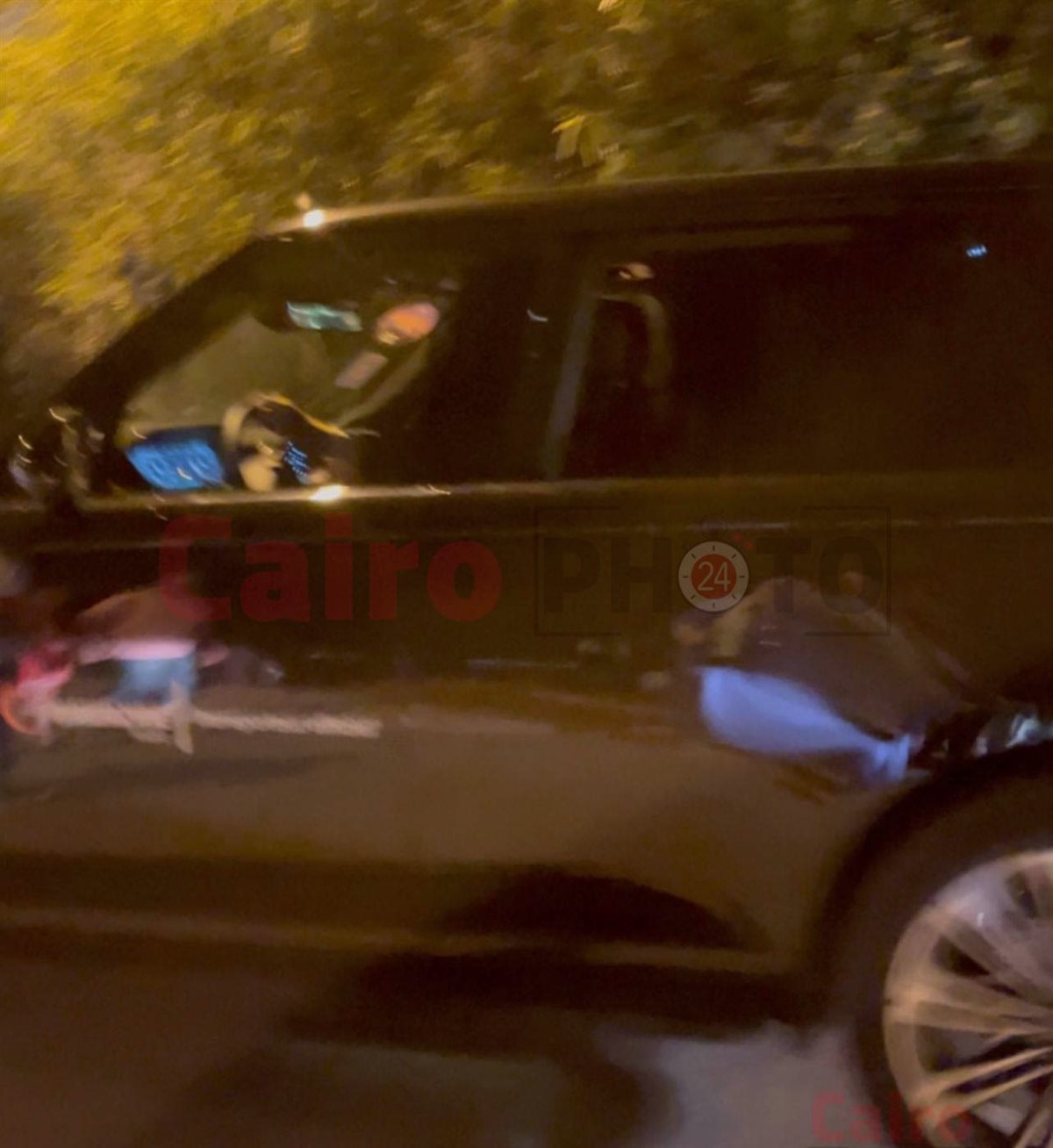 لحظة وصول شيرين عبد الوهاب إلى مسرح حفلها بمهرجان موازين رفقة بناتها