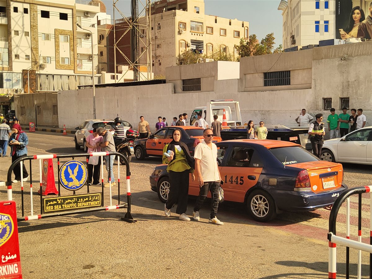 توافد الطلاب على لجان الثانوية العامة بالغردقة