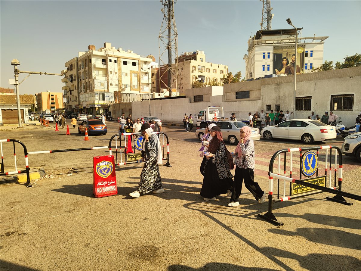 توافد الطلاب على لجان الثانوية العامة بالغردقة