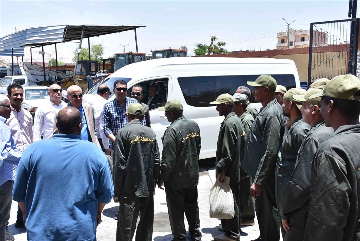 محافظ الأقصر في جولة ميدانية بالقرنة