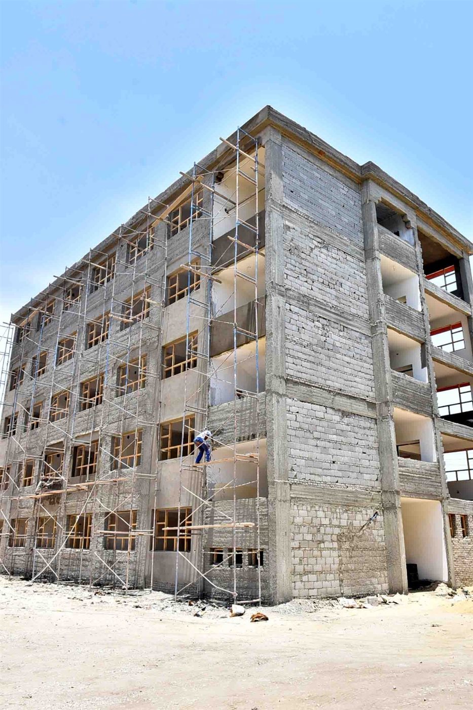 محافظ الأقصر في جولة ميدانية بالقرنة