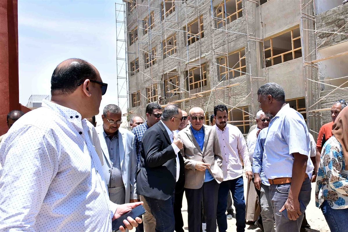 محافظ الأقصر في جولة ميدانية بالقرنة