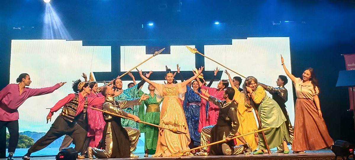 لقطات من العرض الأول لمسرحية الملك وأنا لـ لقاء الخميسي على مسرح البالون