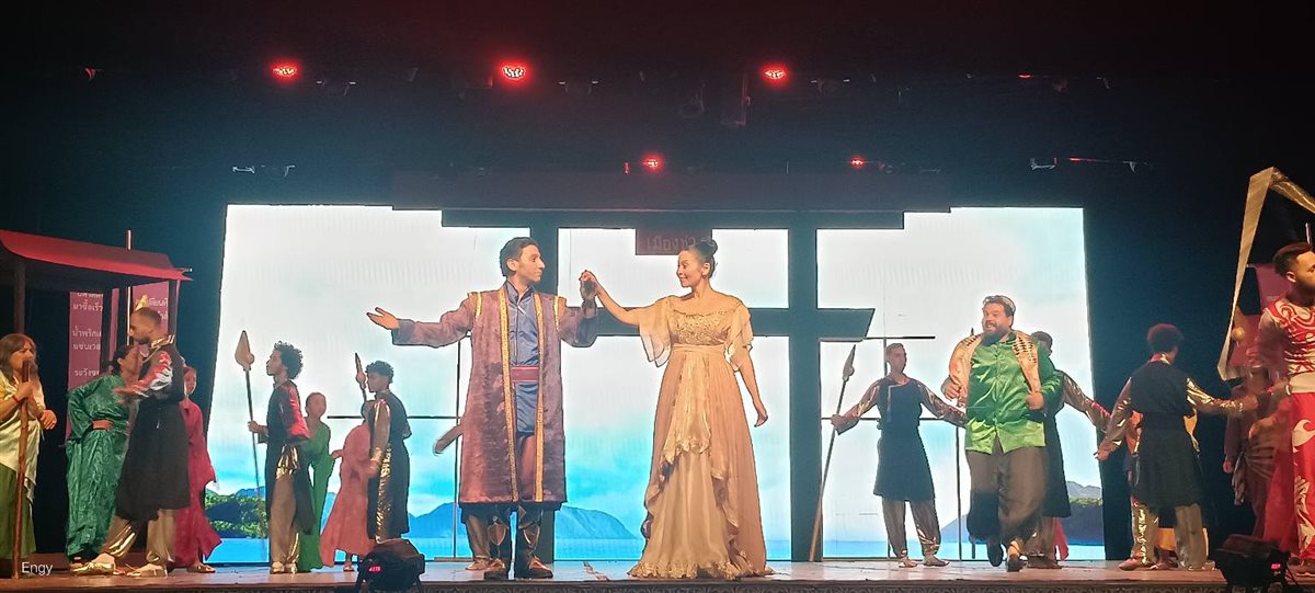 لقطات من العرض الأول لمسرحية الملك وأنا لـ لقاء الخميسي على مسرح البالون