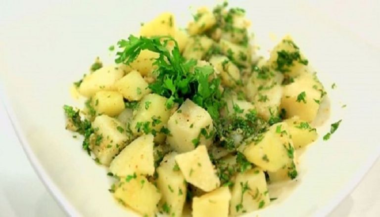 طريقة عمل سلطة بطاطس بالثوم