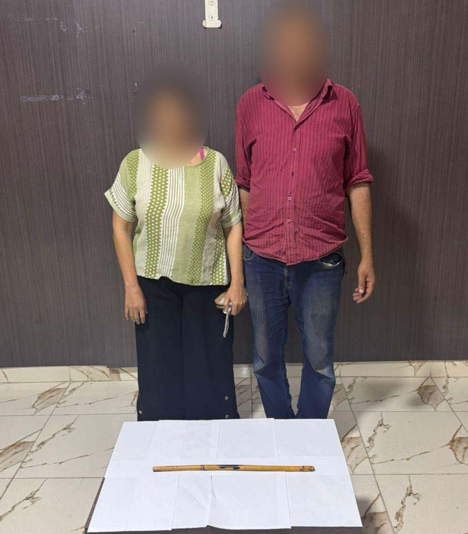 الأب وزجته المتهمين بالتعدي على نجلهم 