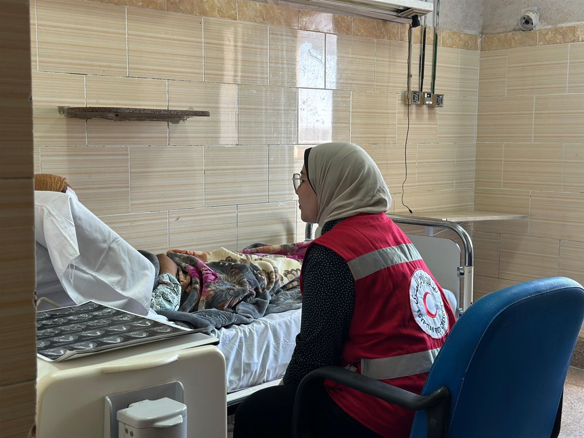 الهلال الأحمر يقدم الدعم لمصابات وأسر ضحايا حادث المنوفية 