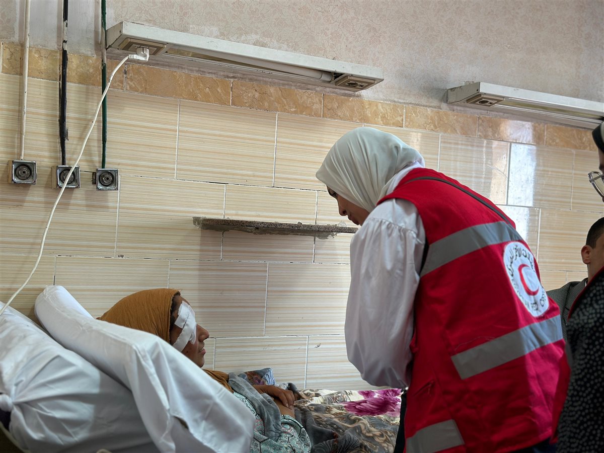 الهلال الأحمر يقدم الدعم لمصابات وأسر ضحايا حادث المنوفية 