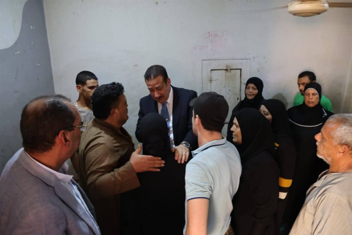 محافظ المنوفية يقدم واجب العزاء لوالد سائق الميكروباص في حادث الطريق الإقليمي 