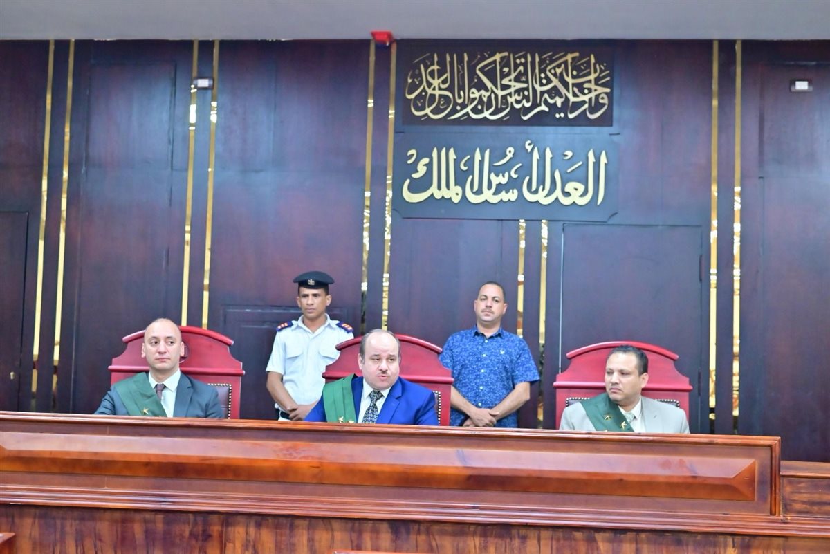 محكمة جنايات الأقصر تحيل متهم بهتك عرض طفلة للمفتي