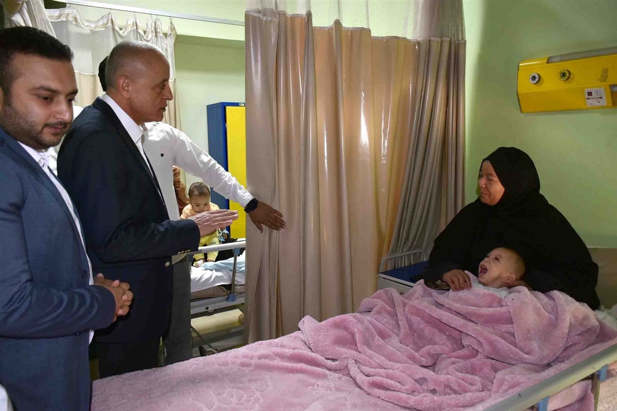 محافظ الأقصر بمستشفى طيبة بإسنا