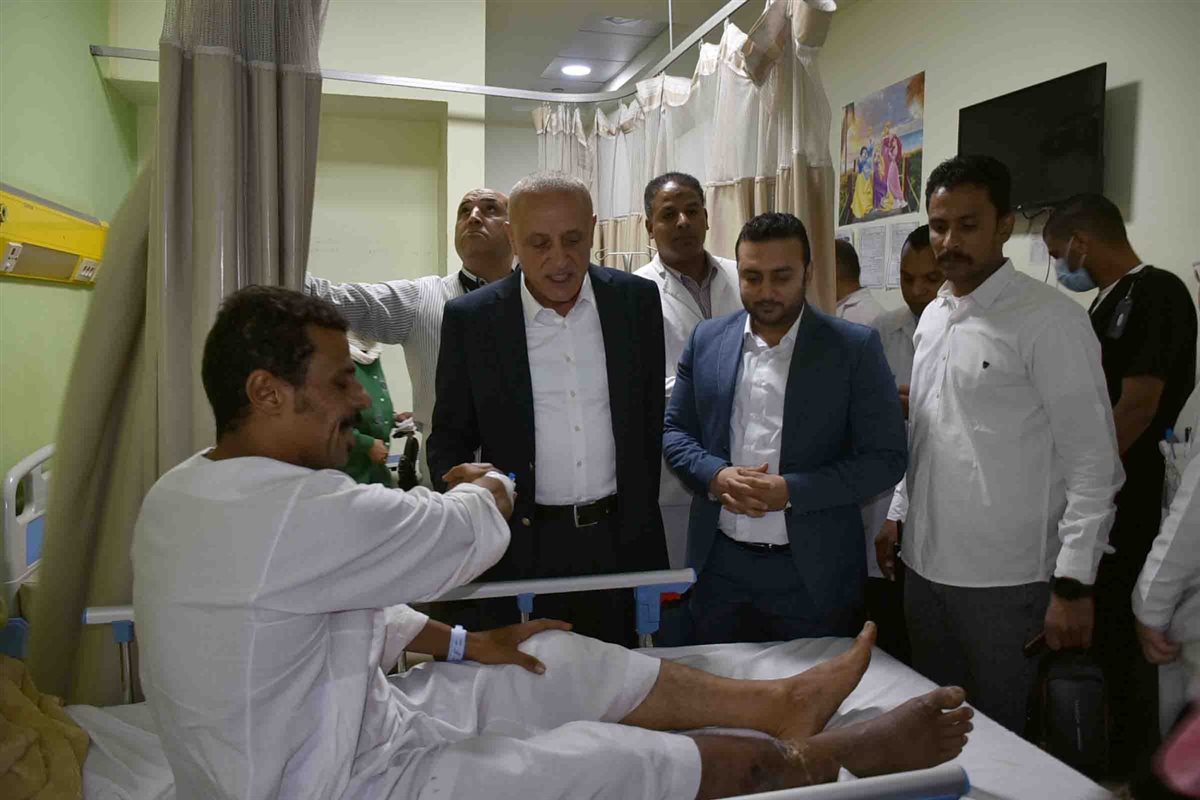 محافظ الأقصر بمستشفى طيبة بإسنا