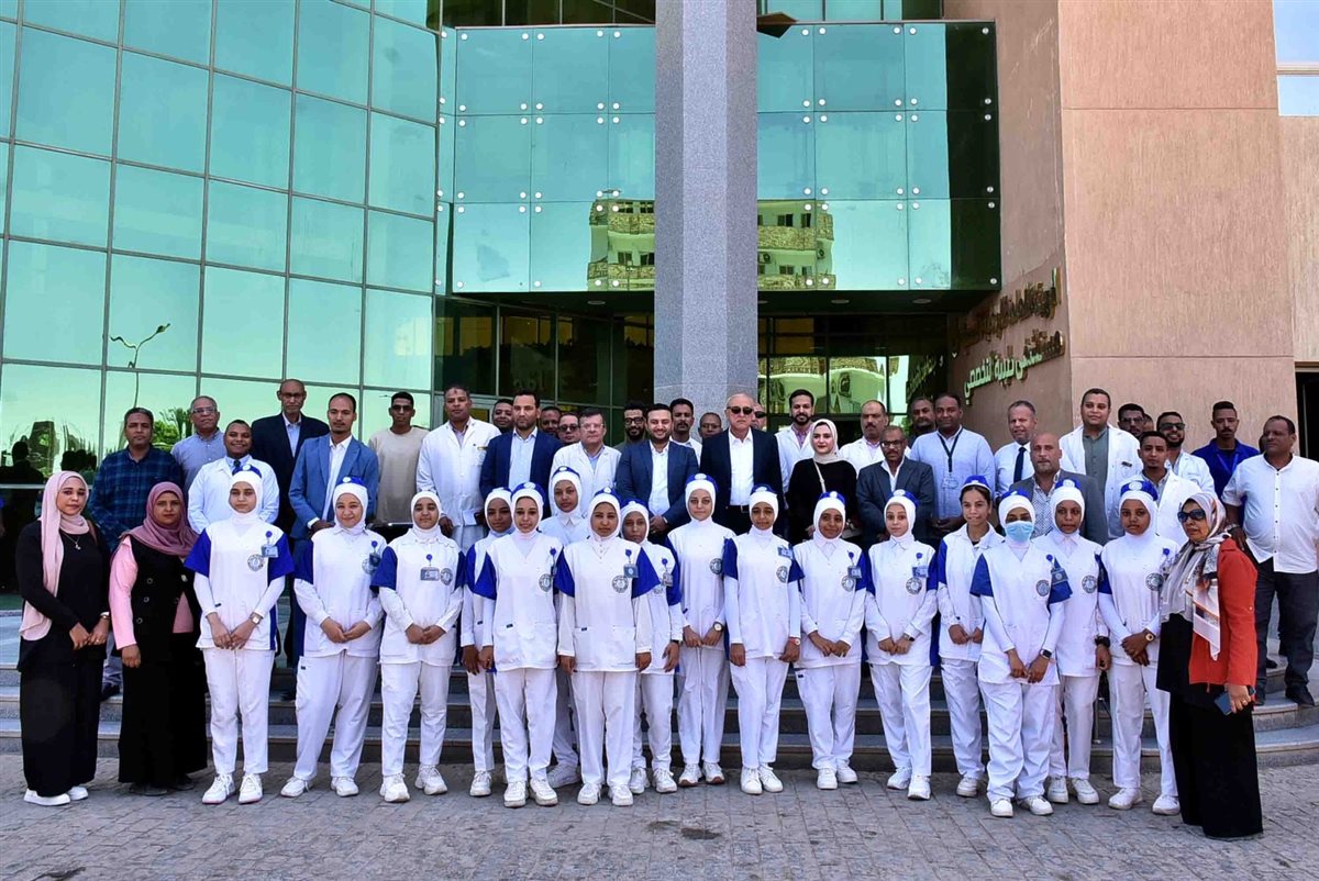 محافظ الأقصر بمستشفى طيبة بإسنا