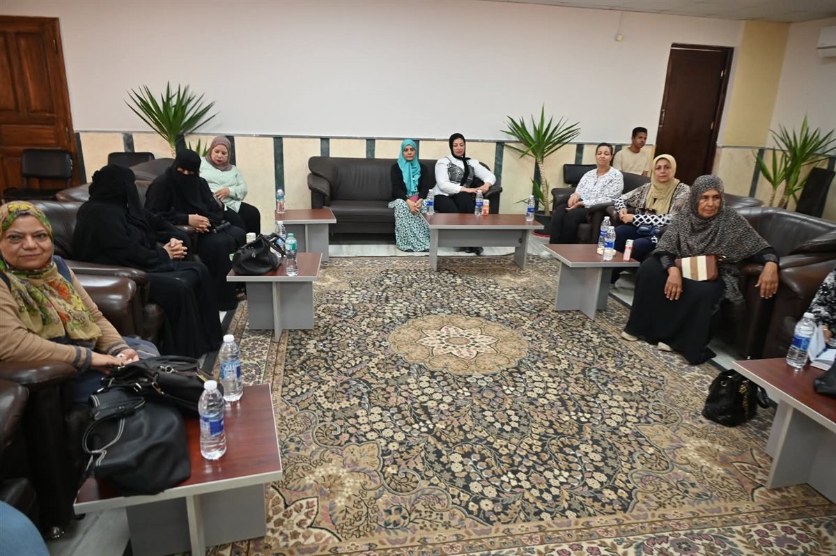 محافظ جنوب سيناء  يلتقي ممثلات المرأة بالمحافظة 