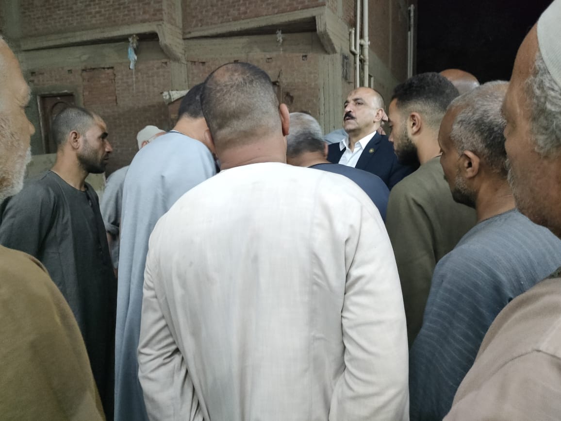 تسليم شيكات التعويضات لأسر ضحايا حادث المنوفية