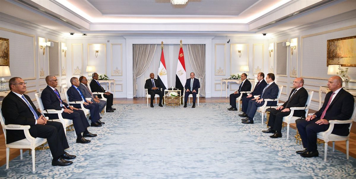 لقاء الرئيس السيسي مع رئيس مجلس السيادة السوداني