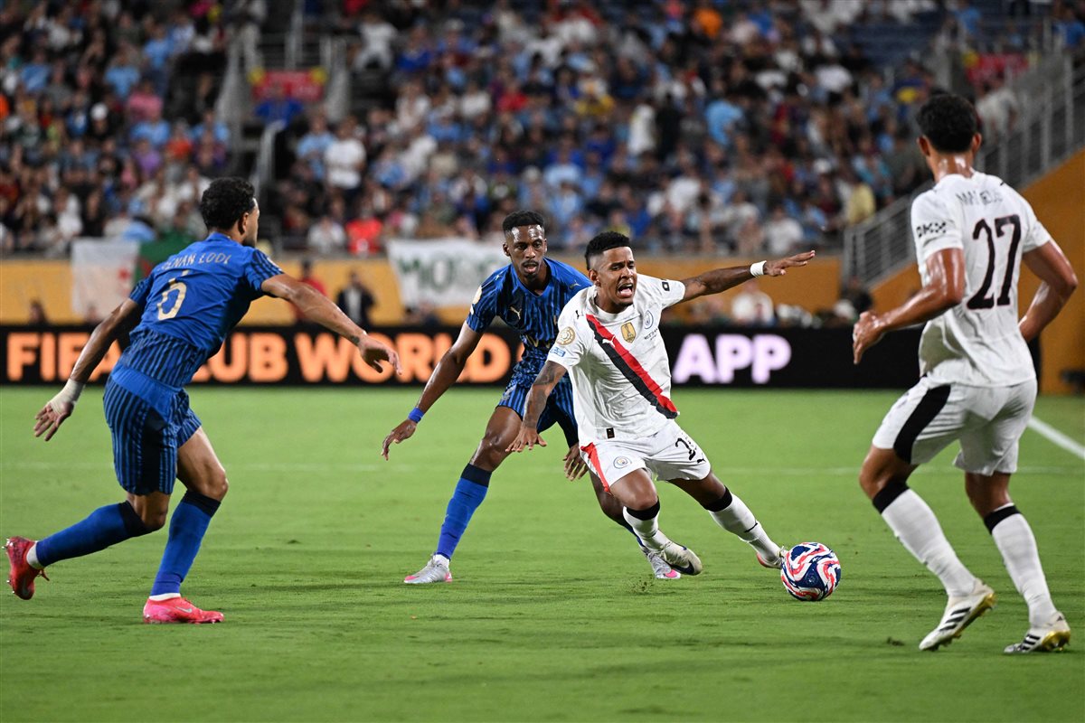 أحداث مباراة الهلال ومانشستر سيتي 