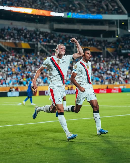 احتفال هالاند بهدفه في مرمى الهلال السعودي