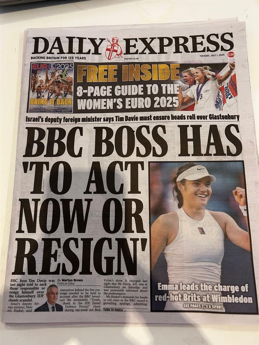 الصحف البريطانية تطالب بإقالة رئيس البي بي سي