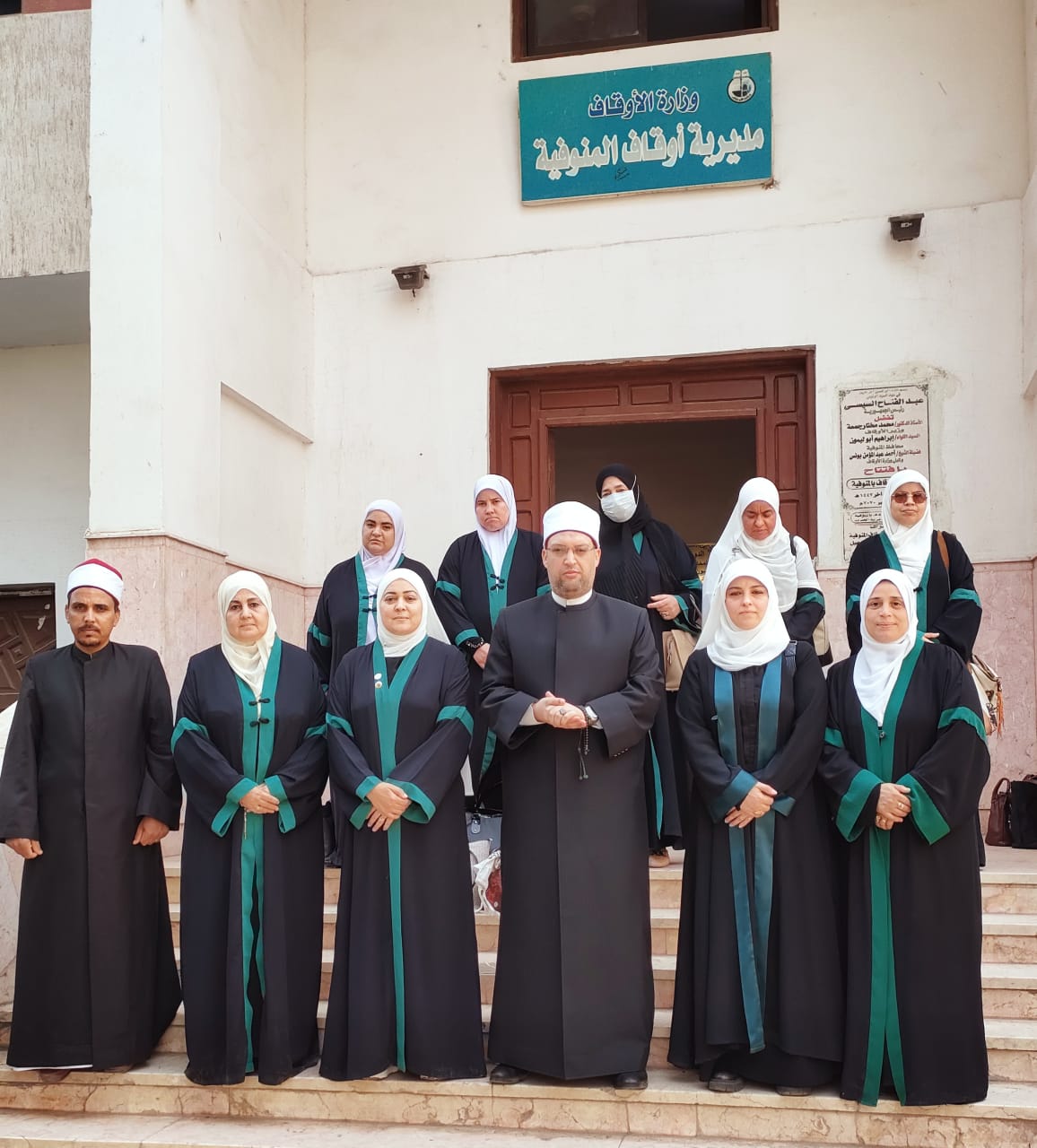 مساندة للأسر المكلومة.. واعظات الأوقاف يقدِّمْنَ واجب العزاء في ضحايا حادث المنوفية الأليم