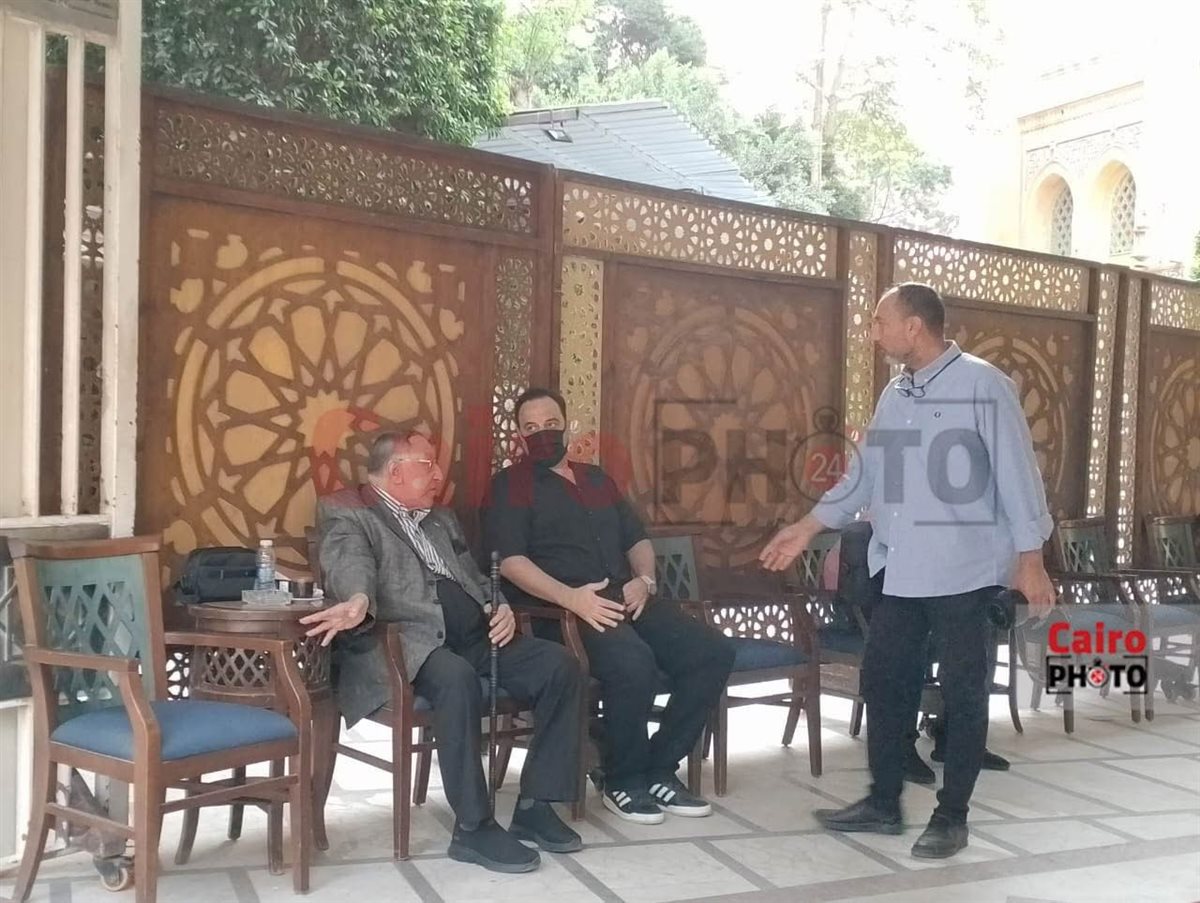 بحضور الأسرة والأقارب.. هشام إسماعيل يستقبل عزاء والدته بمسجد الحامدية الشاذلية