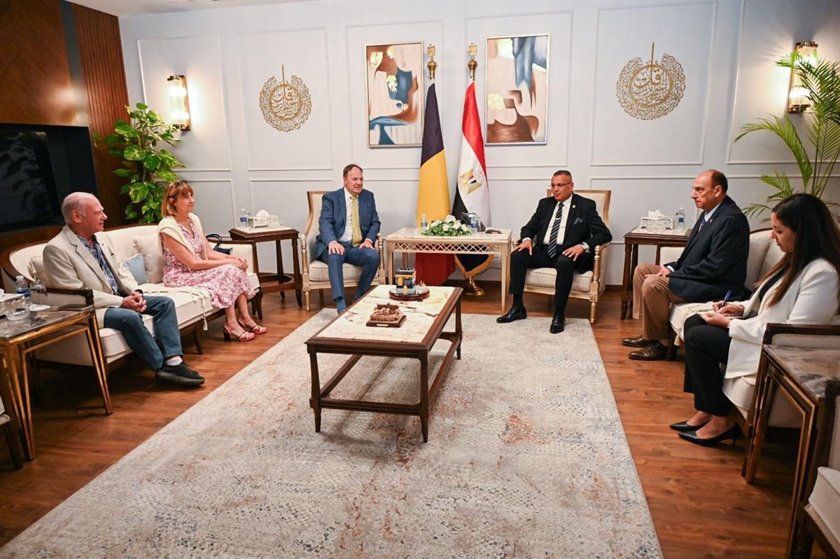 محافظ جنوب سيناء يستقبل سفير بلجيكا في مكتبه