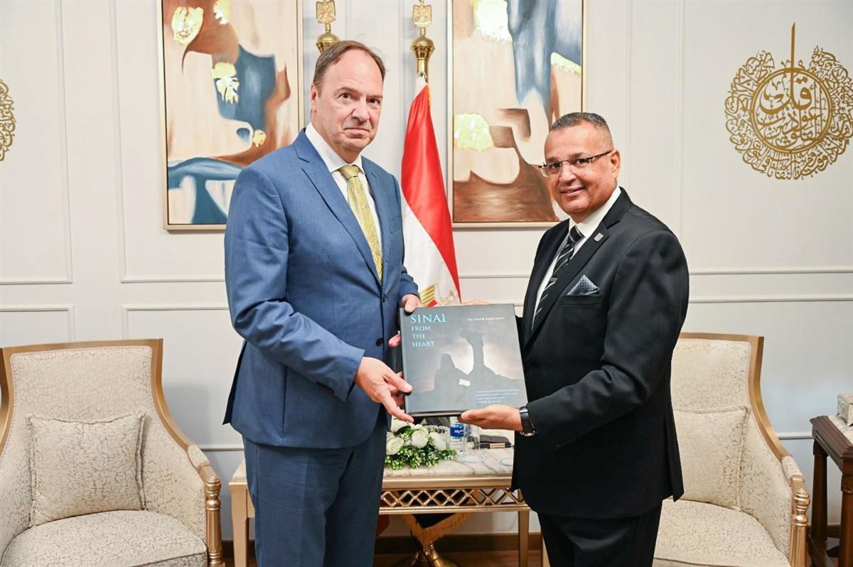 محافظ جنوب سيناء يستقبل سفير بلجيكا في مكتبه