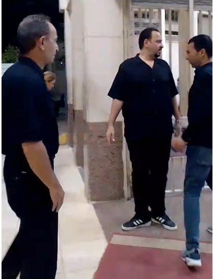 هشام إسماعيل في عزاء والدته