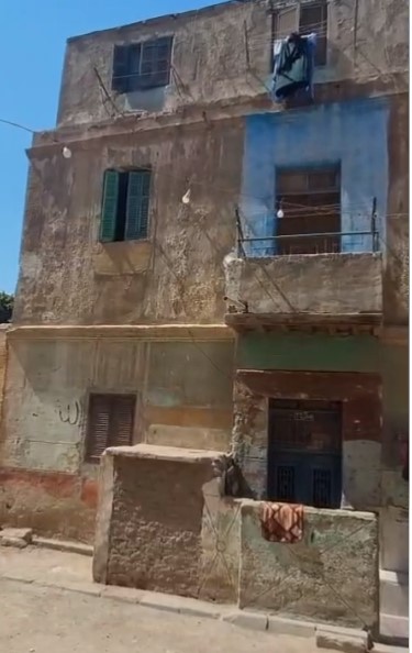<strong>منزل آيل للسقوط بحلوان </strong>