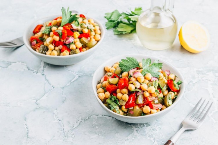 سلطة الحمص والخضار